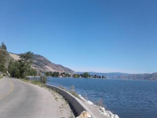 Grumpy's Suite by the Lake - Summerland - 5