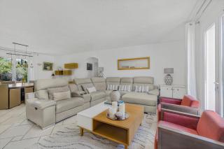 Villa145m2 et 2 autres Appartements 50m2, Appart 60m2, idéale grande famille, groupe amis,salle fitness, Jardin, proche Cannes, Grasse, Antibes, - Montauroux - 1