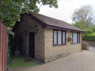 Lister Park Bradford Stylish 1bed Coach House - Quiet & Tranquil Cottage & Parking - 9