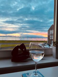 Seaview one bedroom apartment in centre of Largs - 8