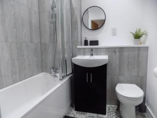 2 Bedroom Luxury City Centre Apt - Lincoln - 3