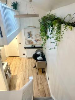 Cosy Stylish Studio Apartment - 6