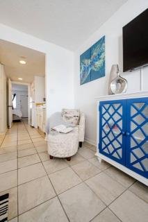 Royal Retreat-Amazing view-King bed-1 bedroom-Full kitchen-Free parking-Self check-in - Myrtle Beach - 3