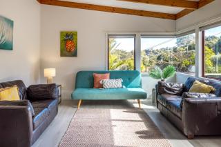 Onetangi Beach Retreat - Waiheke Holiday Home - Onetangi - 3