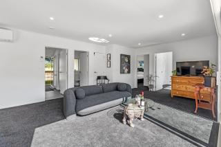 The Whitehouse - Lepperton Holiday Home - New Plymouth - 4