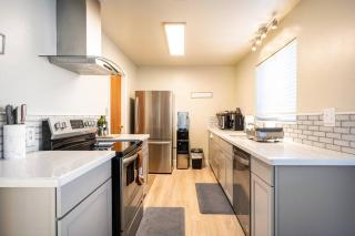 5 Beds, 2 Full Baths, w/Gazebo, w/Fenced Backyard - Yuba City - 9