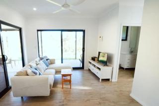 Hilltop Retreat - best of both worlds: Beach/farm - 9