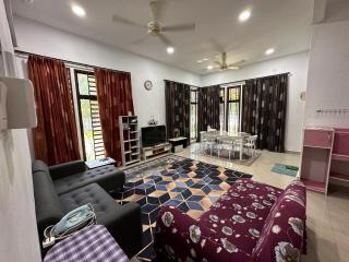 Azzahra Homestay Pekan with 3 Bedrooms fully airconditioner - Pekan - 8