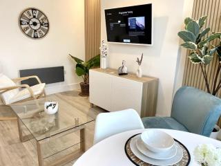 Luxury Porthcawl Large Spacious 2 bedroom Apt, Parking, Garden access, Prime Location - Porthcawl - 7
