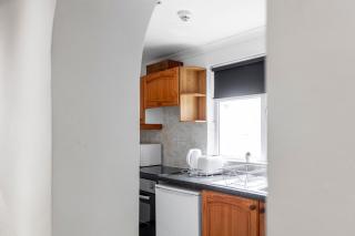 Bright 1 Br Apt wpatio, next to Westfield Centre - 3