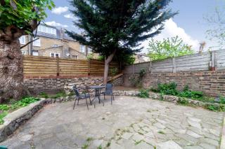 Bright 1 Br Apt wpatio, next to Westfield Centre - Londra - 5