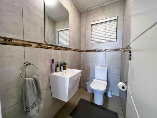 5 Kenwyn on Sea - Beachfront Family Unit - Ballito - 5
