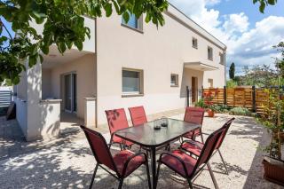 Modern holiday house near beach - Fažana - 8
