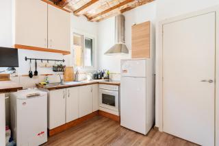 Beachside Bliss Charming 1-bedroom, Barceloneta - 2