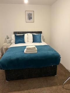 Spacious Comfortable 4 Bedroom House - 2