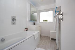 Stylish and Cosy 1 BDR Apt, Ealing Broadway - 3