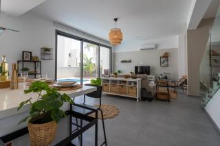 Villa Flora's 3-BR Retreat & Private Pool in Protaras - 3