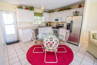 Updated 2 Bed / 1 Bath Villa on the Beach! - Siesta Key - 6