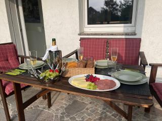 4 bedrooms, 2 bathrooms, kitchen, terrace - 10 min to fairground - Düsseldorf - 8