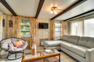 3 Mi to Beach Seminole Retreat with Patio - 8