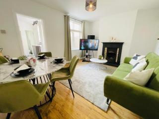 Lovely 4-Bed House in Luton - Luton - 6
