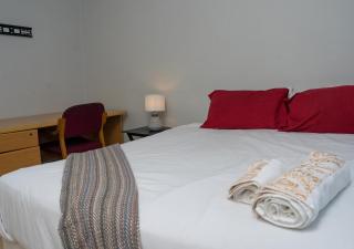 Impeccable 3-Bed House in Joburg 6km nr Sandton - Johannesburg - 3