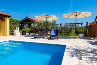 Apartment house Simoni with pool, Zadar county - Privlaka - 1