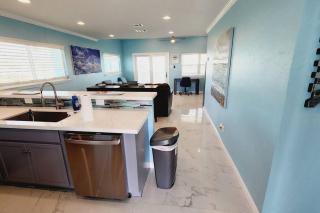 Acapulco - Upstairs Beachview Beauty 50 steps to a private beach! BYOT - 8