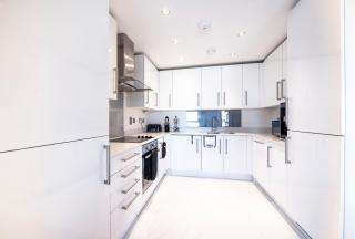 Top Floor Apt - 2 Bed/2 Bath + Private Balcony - 7