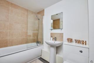 Perfect City-Break Apartment with Free Private Parking by HASS HAUS - 3