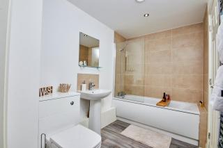 Perfect City-Break Apartment with Free Private Parking by HASS HAUS - 2