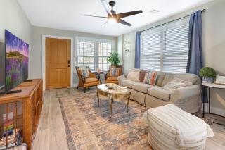 Pancho and Lefty's - Bohemian Rhapsody Retreat - 2