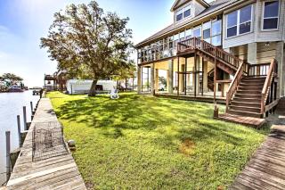 Private Dock with Lift Waterfront New Orleans Home! - 0