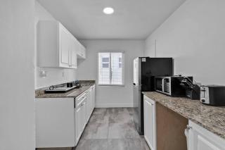 Lovely 1 Bedroom Walking Distance To Ocean - Suite 1 - Hollywood - 9