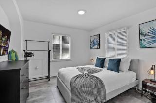 Lovely 1 Bedroom Walking Distance To Ocean - Suite 1 - 1