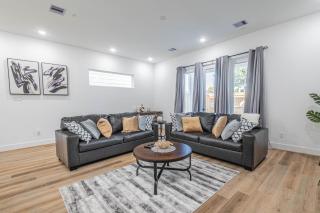 Luxury Haven near Dwtn, Med CTR, with Fast Free WiFi, Parking - Houston - 8