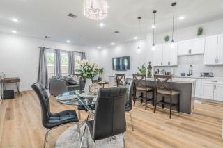 Luxury Haven near Dwtn, Med CTR, with Fast Free WiFi, Parking - Houston - 6
