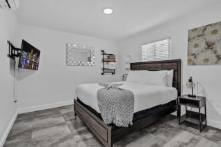 Lovely 2 bedroom Studios-Suite Walking Distance To Ocean - Hollywood - 0