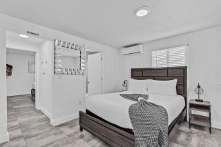 Lovely 2 bedroom Studios-Suite Walking Distance To Ocean - Hollywood - 1
