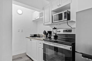 Lovely 1 Bedroom Walking Distance To Ocean - Suite 3 - Hollywood - 7