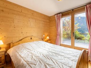 Chalet mitoyen 3 étoiles à La Clusaz, 500m des pistes, 10 pers, terrasse, cheminée, garage, WiFi - FR-1-459-186 - La Clusaz - 2