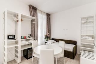 A Touch of Rome Guesthouse - 4