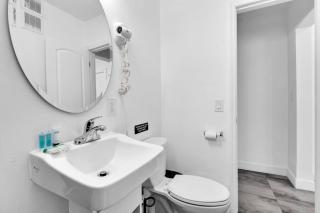 Lovely 1 Bedroom Walking Distance To Ocean - Suite 9 - Hollywood - 1