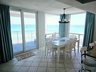 1051 - Shoreline Towers Beachfront Condo Free Beach Setup - 3