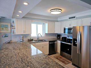 1051 - Shoreline Towers Beachfront Condo Free Beach Setup - 1