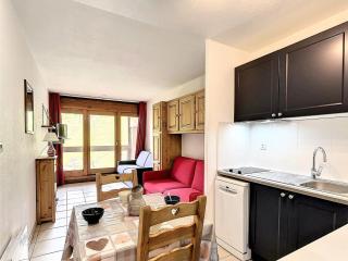 Studio lumineux avec balcon - Pied des pistes, piscine, parking et commerces à proximité - FR-1-267-218 - Le Corbier - 0