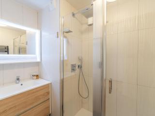 Superbe appart 6 chambres à Courchevel avec balcon, casiers à ski et parking - FR-1-563-116 - 8