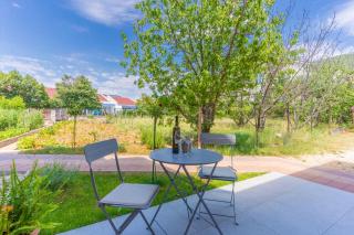 New 4 star Room M&A in town Cres - 3