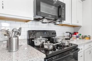 Upscale 1BR/1BA: Resort Vibes, City Edge, Bliss - 1