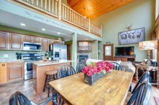 Lake-View Home in Blue Eye with Hot Tub and Fire Pit! - Blue Eye - 4